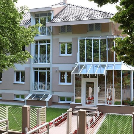 Grand Park Rooms & Apartments Čačak エクステリア 写真