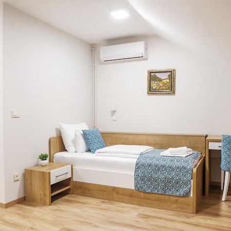 Grand Park Rooms & Apartments Čačak エクステリア 写真