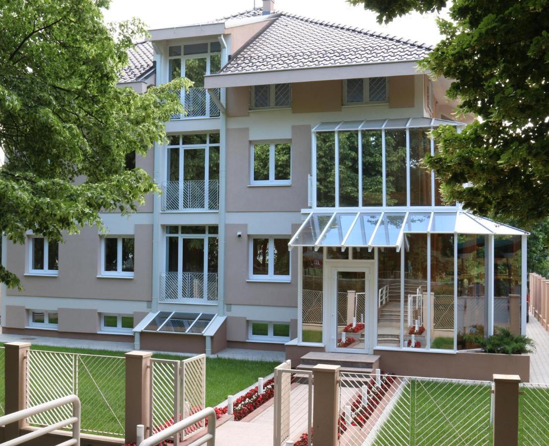 Grand Park Rooms & Apartments Čačak エクステリア 写真