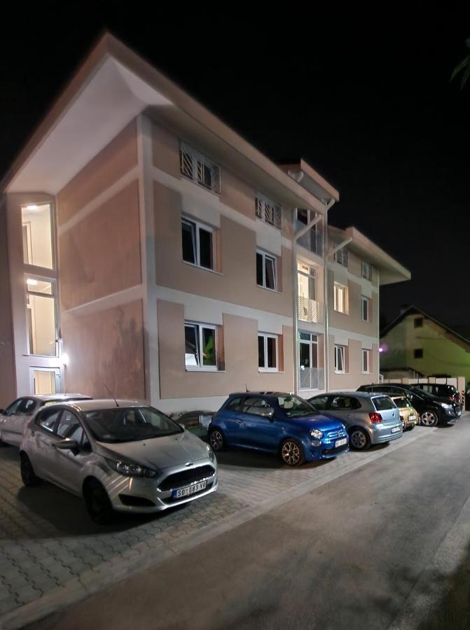 Grand Park Rooms & Apartments Čačak エクステリア 写真
