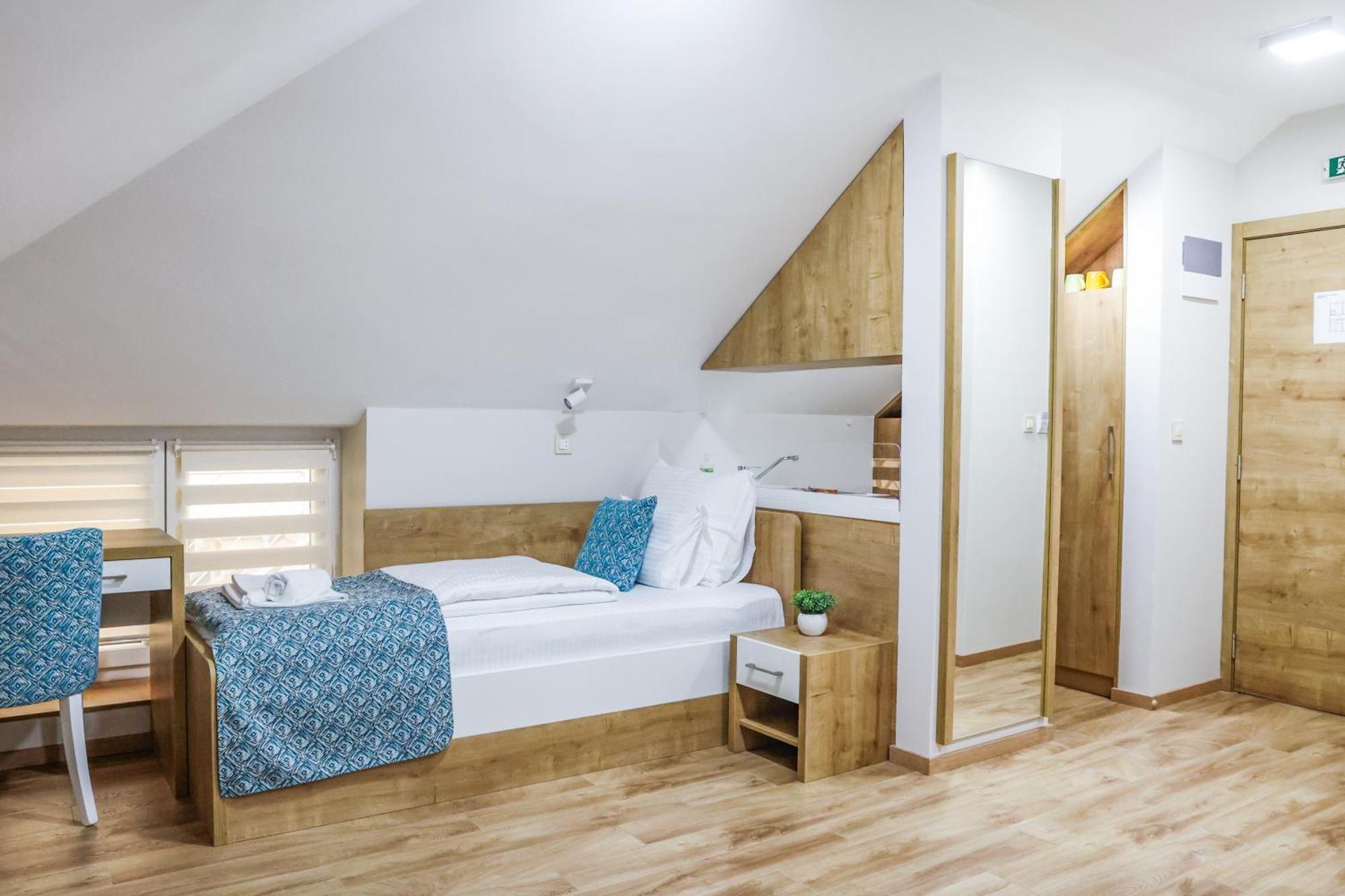 Grand Park Rooms & Apartments Čačak エクステリア 写真