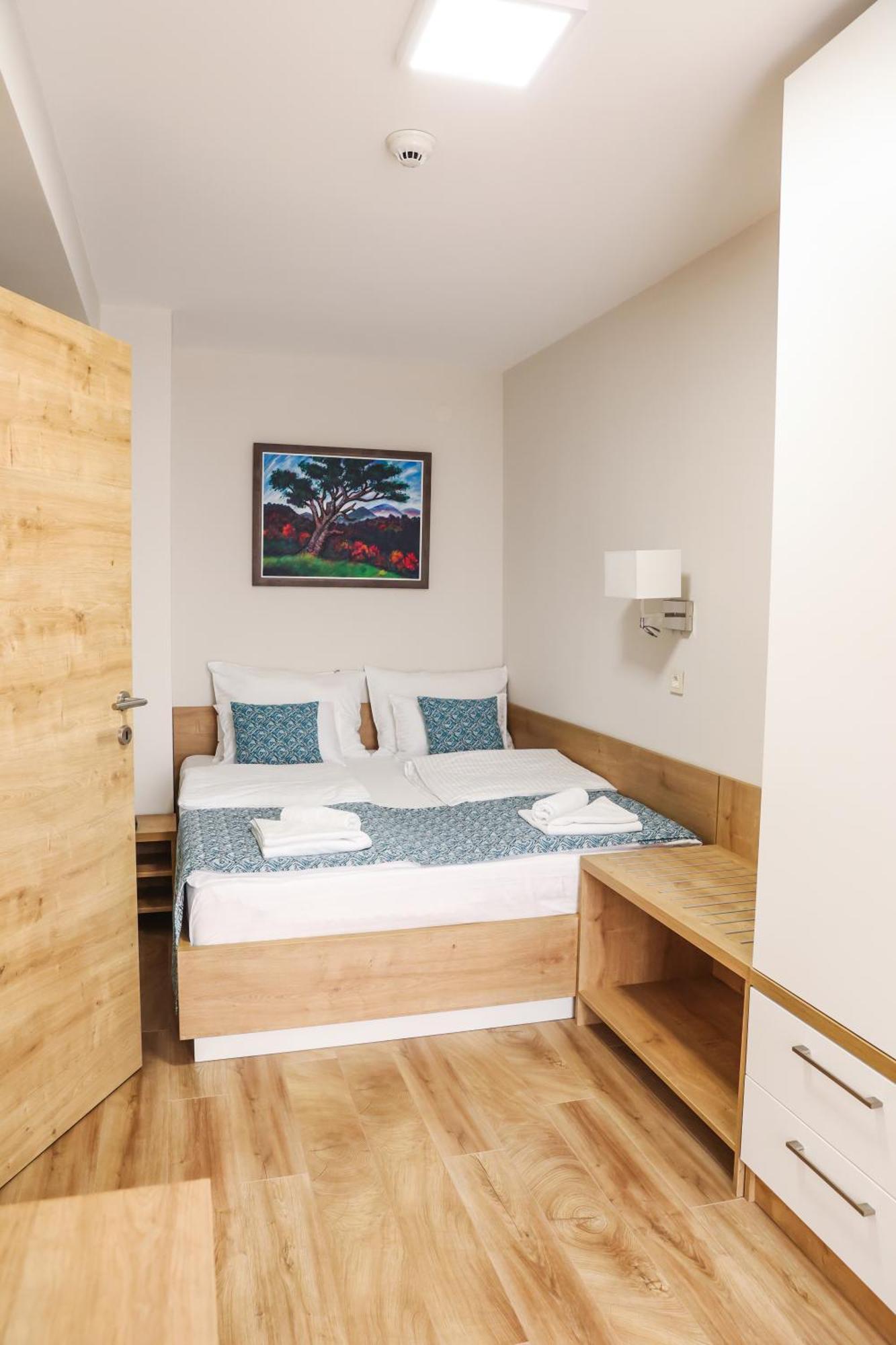 Grand Park Rooms & Apartments Čačak エクステリア 写真