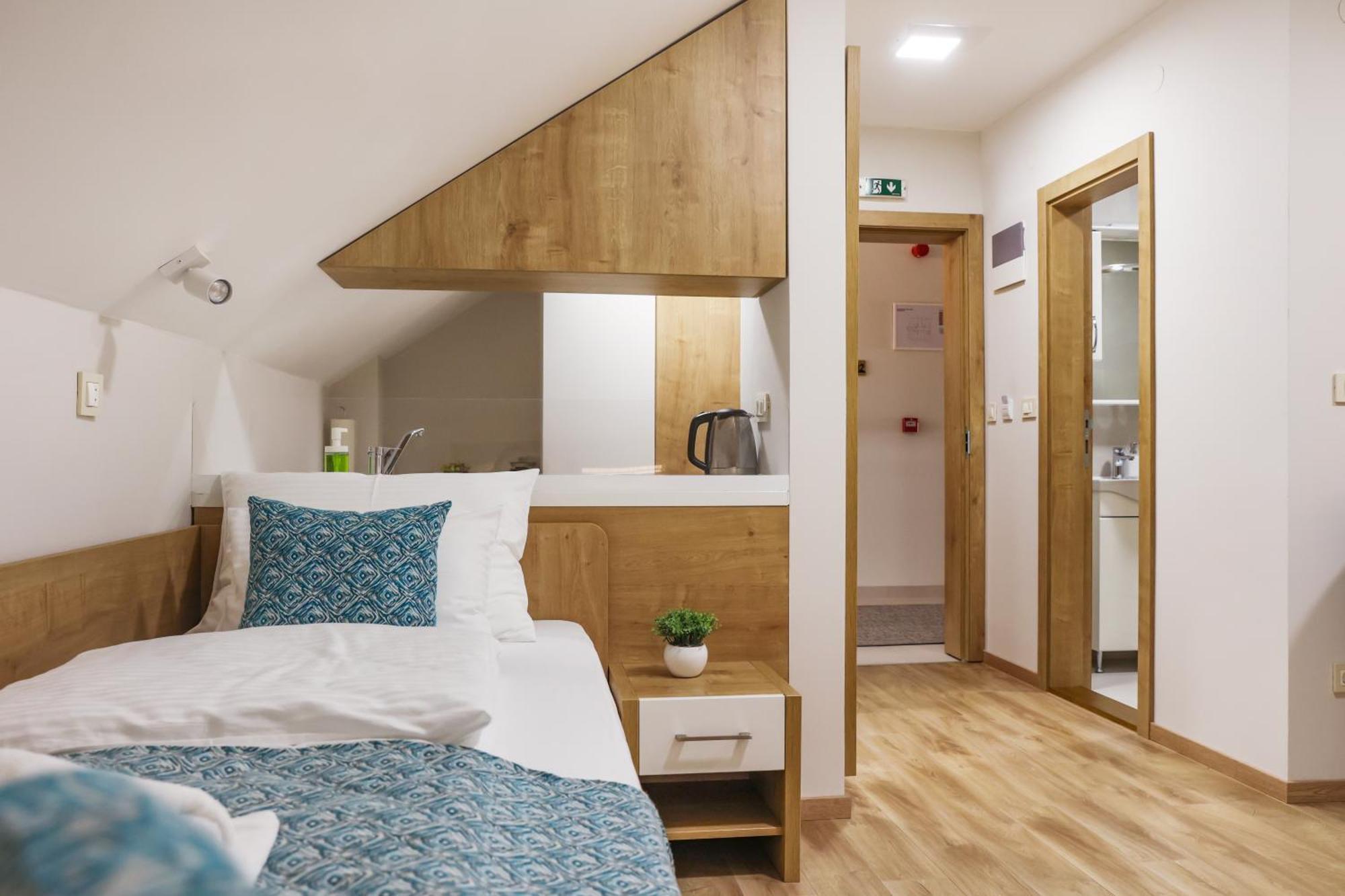 Grand Park Rooms & Apartments Čačak エクステリア 写真