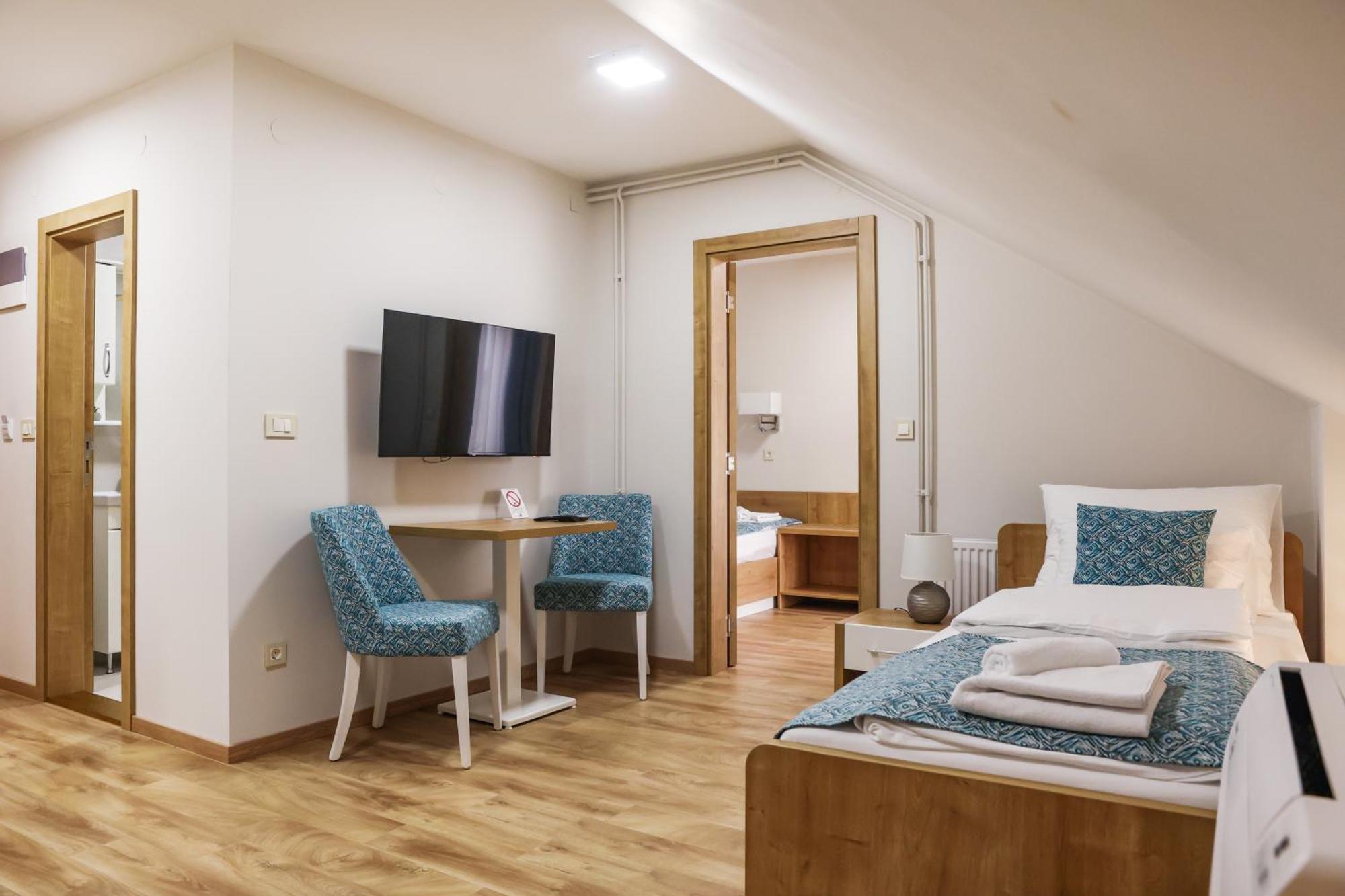 Grand Park Rooms & Apartments Čačak エクステリア 写真