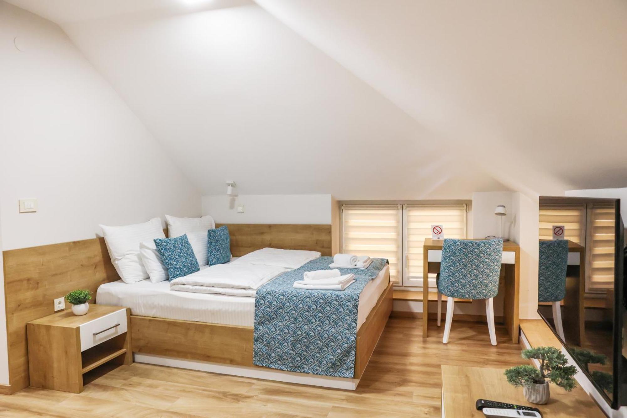 Grand Park Rooms & Apartments Čačak エクステリア 写真