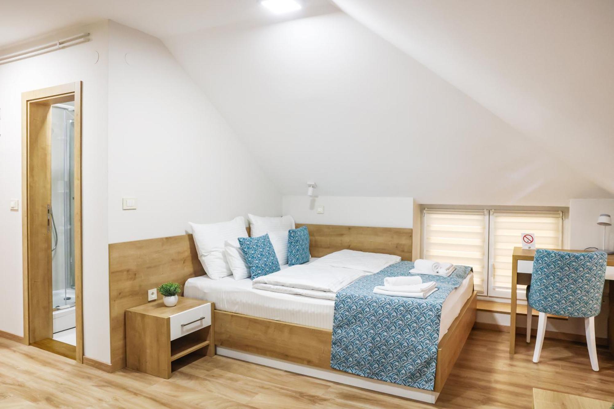 Grand Park Rooms & Apartments Čačak エクステリア 写真