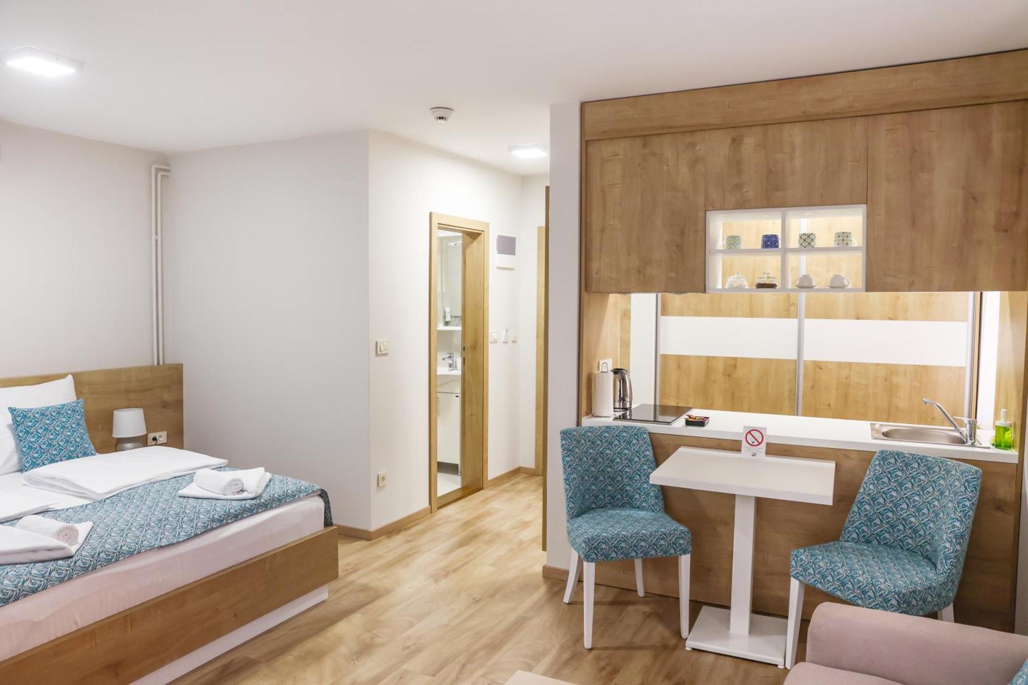Grand Park Rooms & Apartments Čačak エクステリア 写真