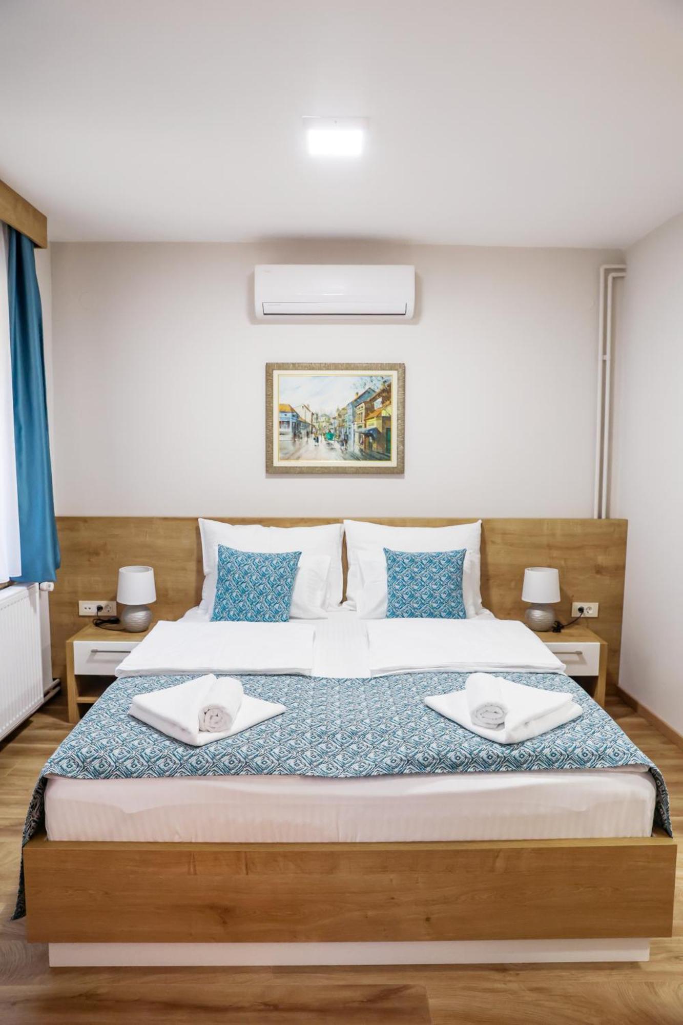 Grand Park Rooms & Apartments Čačak エクステリア 写真
