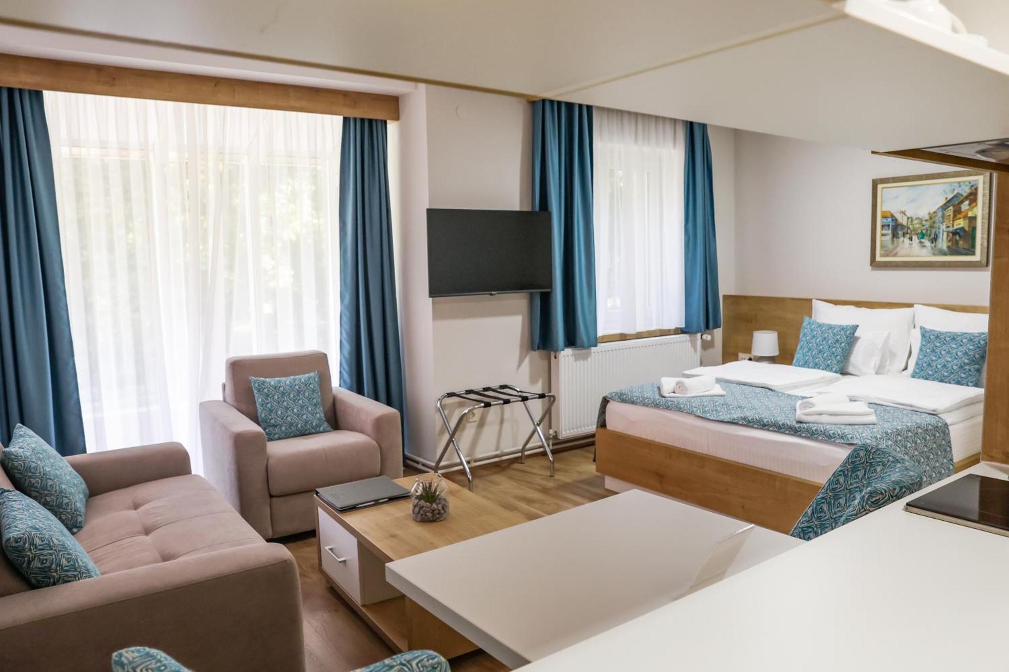 Grand Park Rooms & Apartments Čačak エクステリア 写真