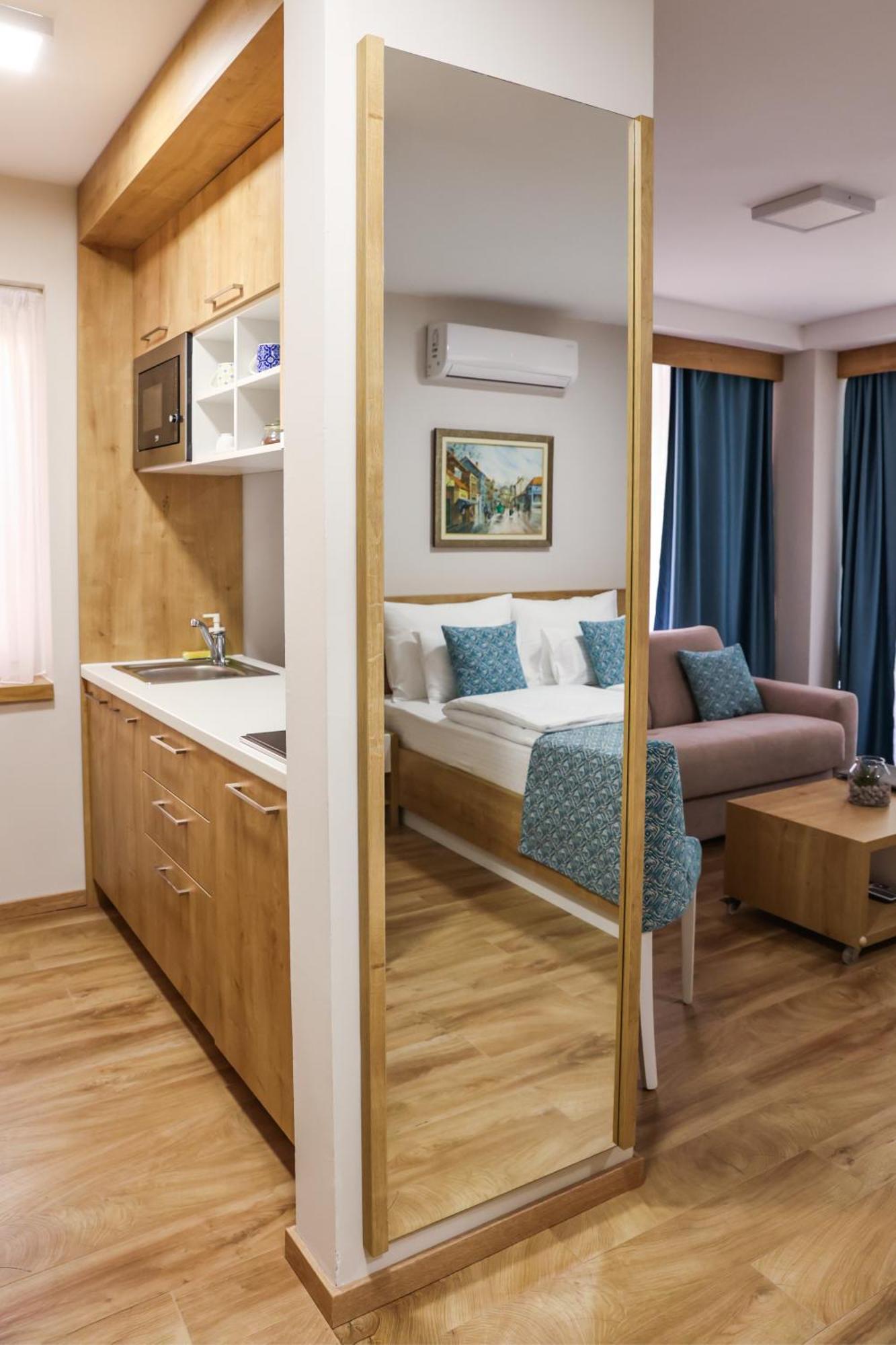Grand Park Rooms & Apartments Čačak エクステリア 写真