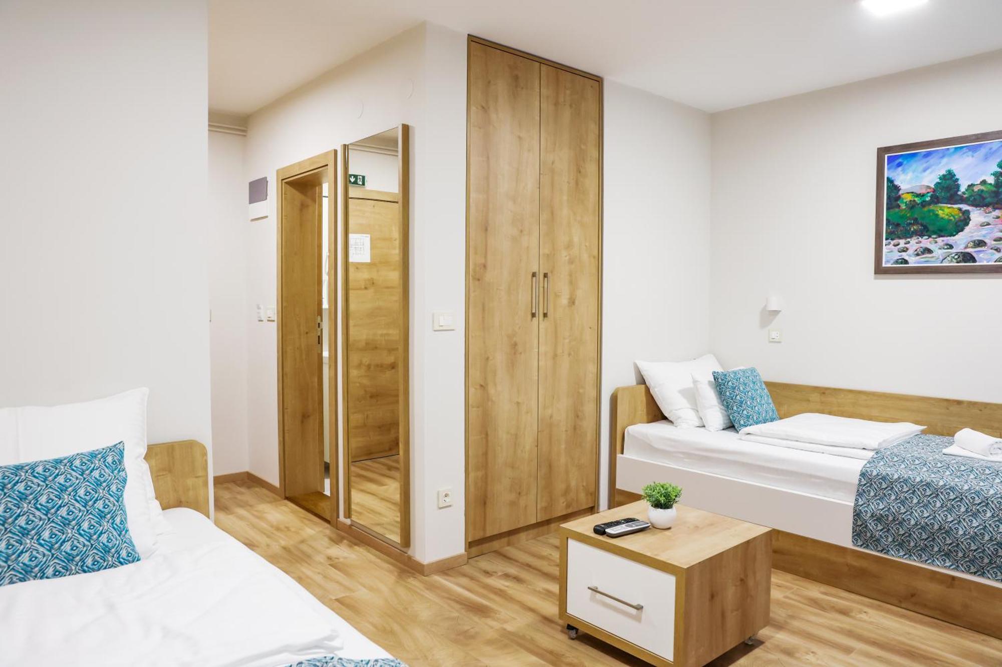 Grand Park Rooms & Apartments Čačak エクステリア 写真