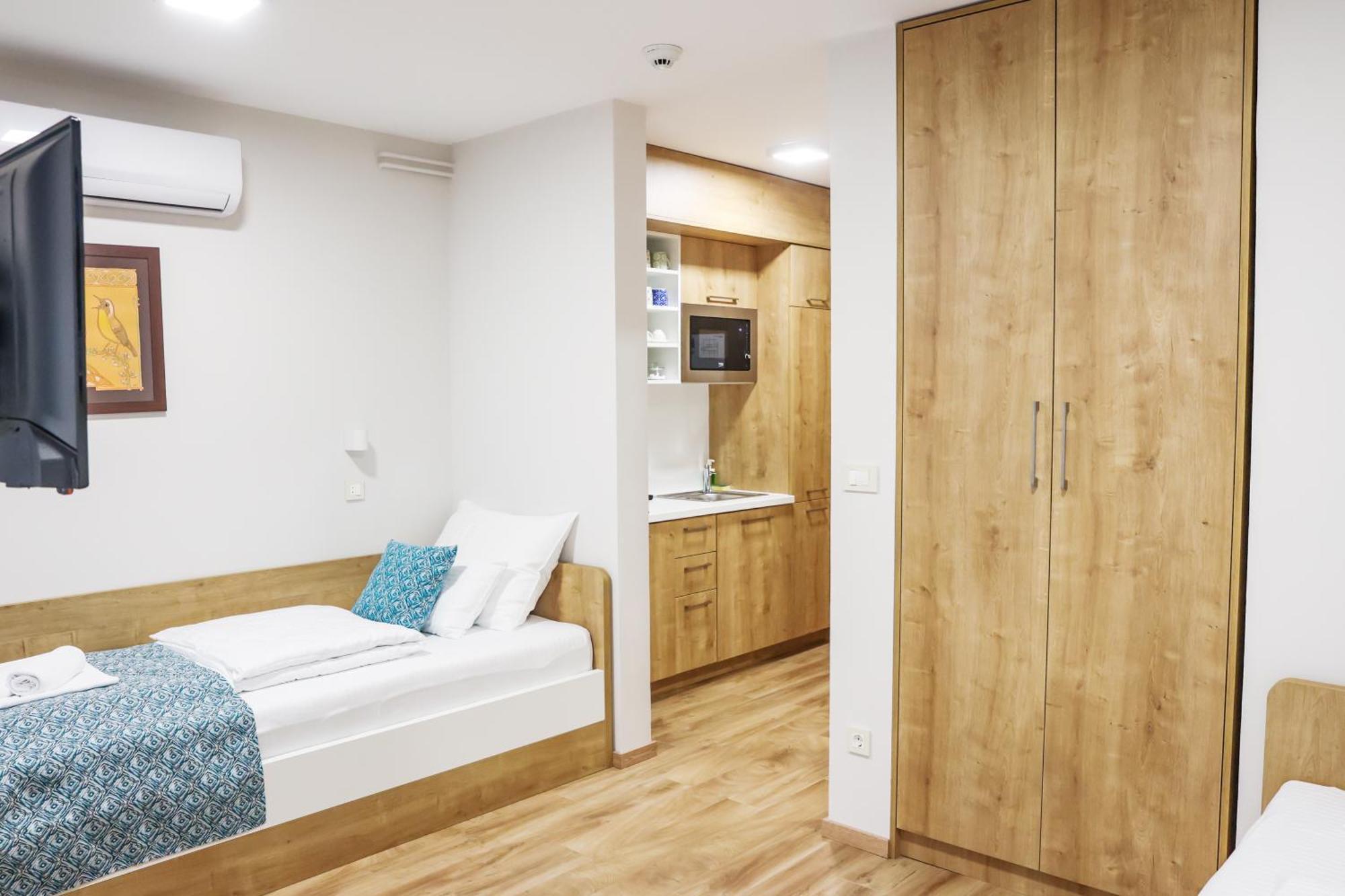Grand Park Rooms & Apartments Čačak エクステリア 写真