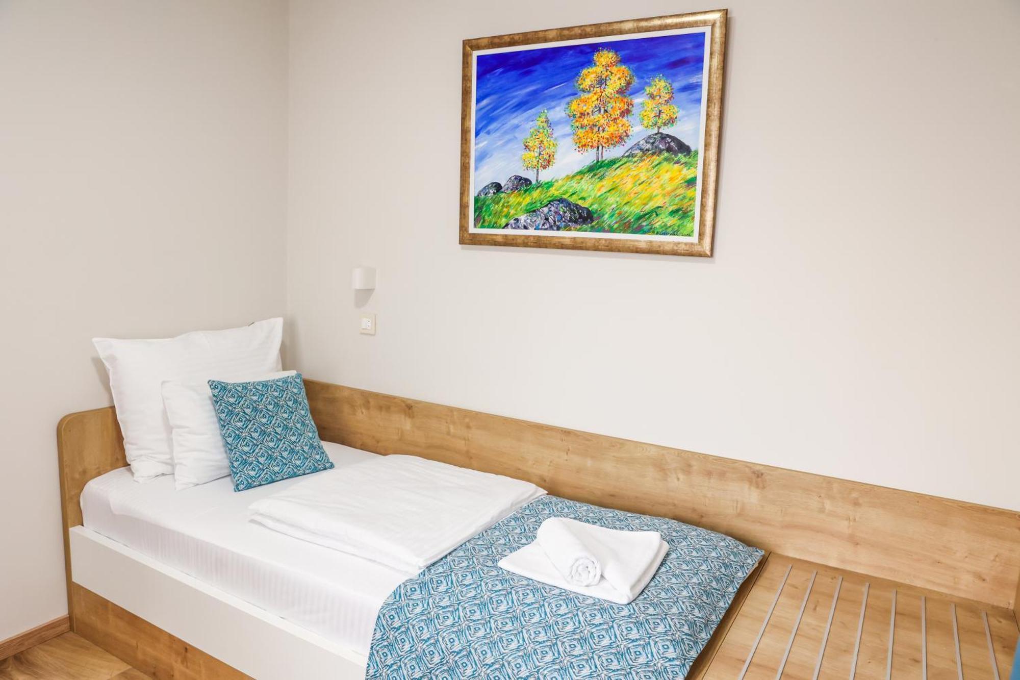 Grand Park Rooms & Apartments Čačak エクステリア 写真