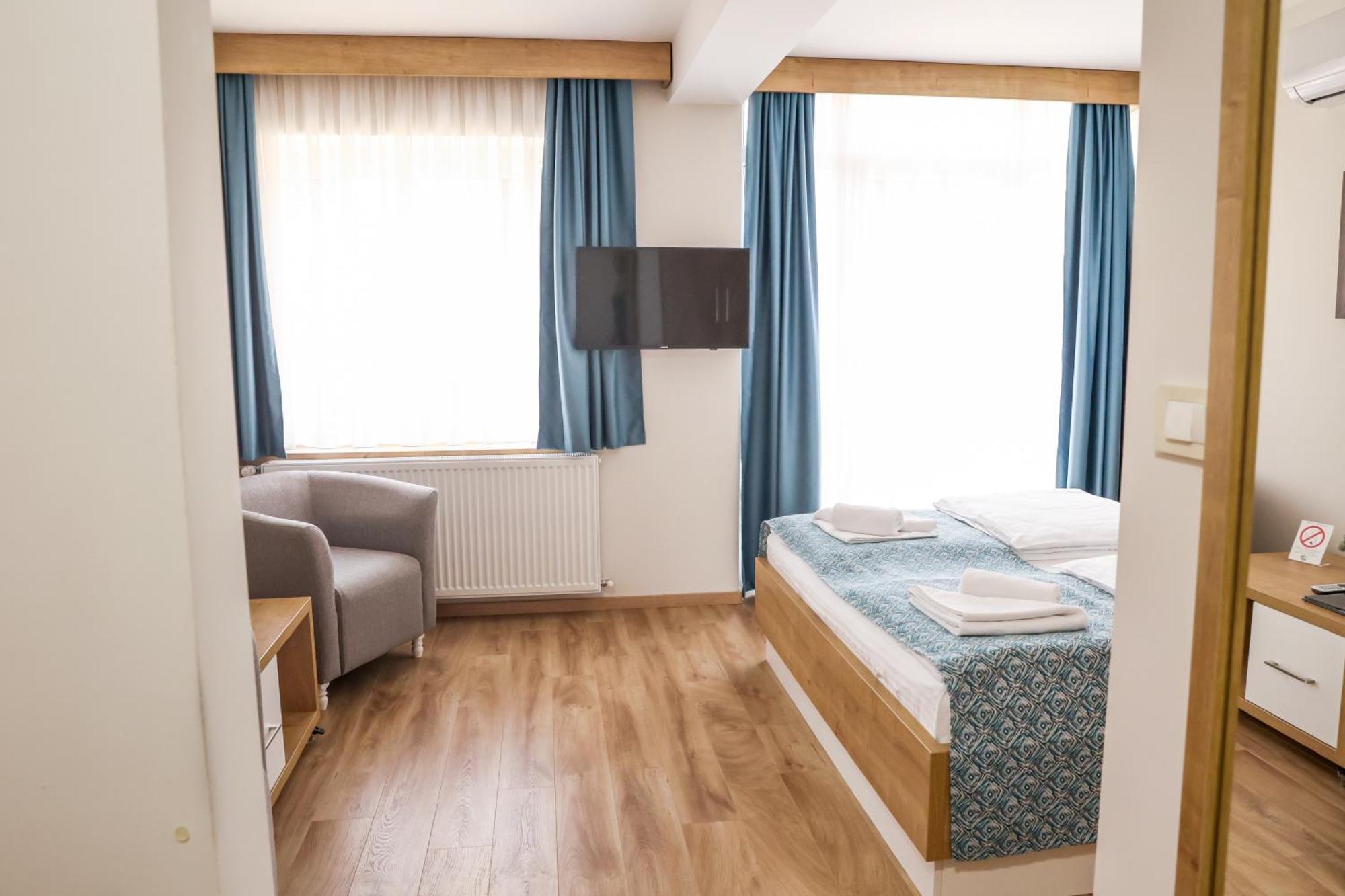 Grand Park Rooms & Apartments Čačak エクステリア 写真