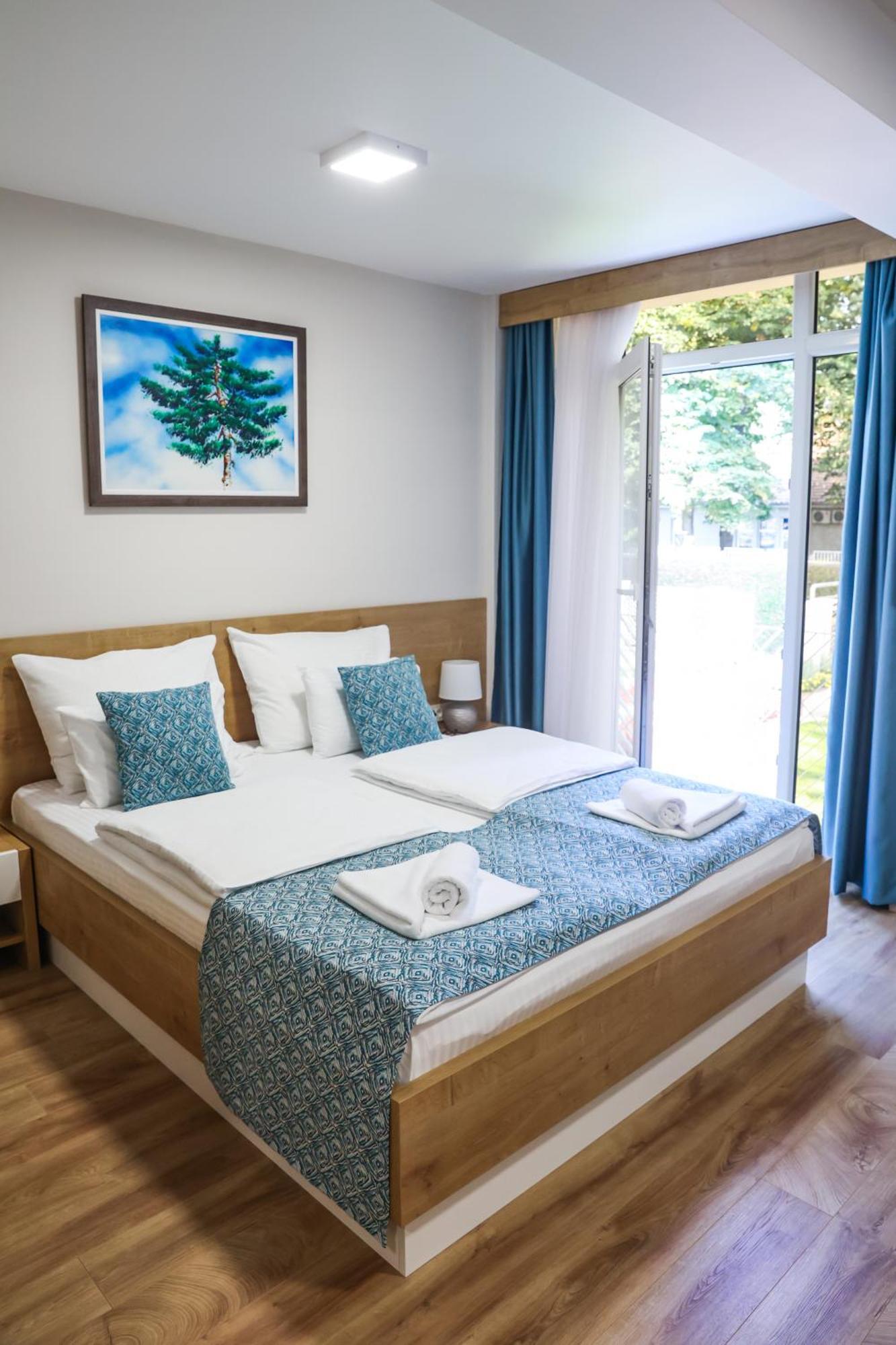 Grand Park Rooms & Apartments Čačak エクステリア 写真