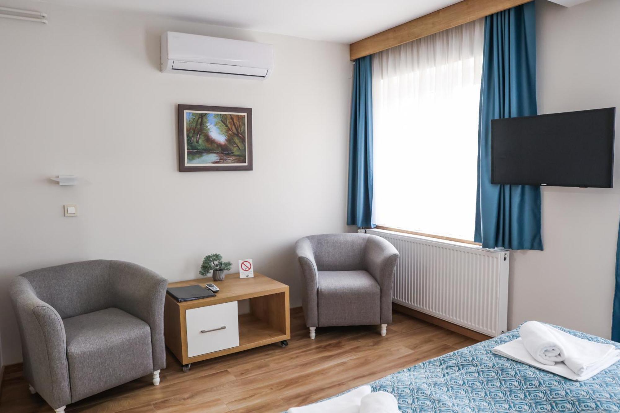 Grand Park Rooms & Apartments Čačak エクステリア 写真