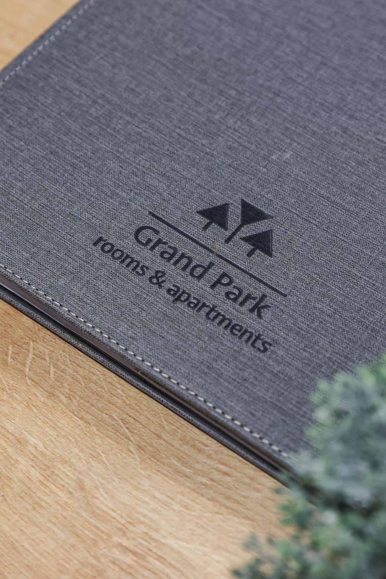 Grand Park Rooms & Apartments Čačak エクステリア 写真