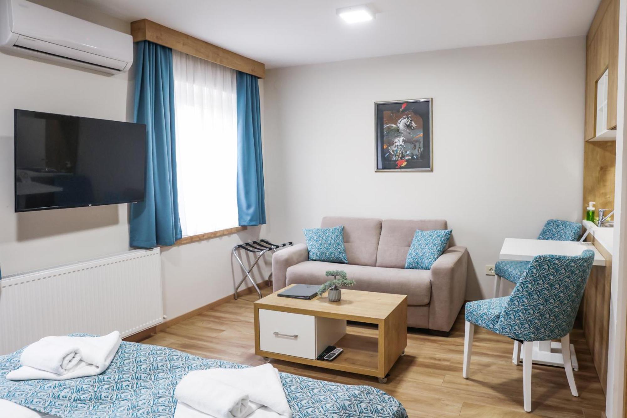 Grand Park Rooms & Apartments Čačak エクステリア 写真