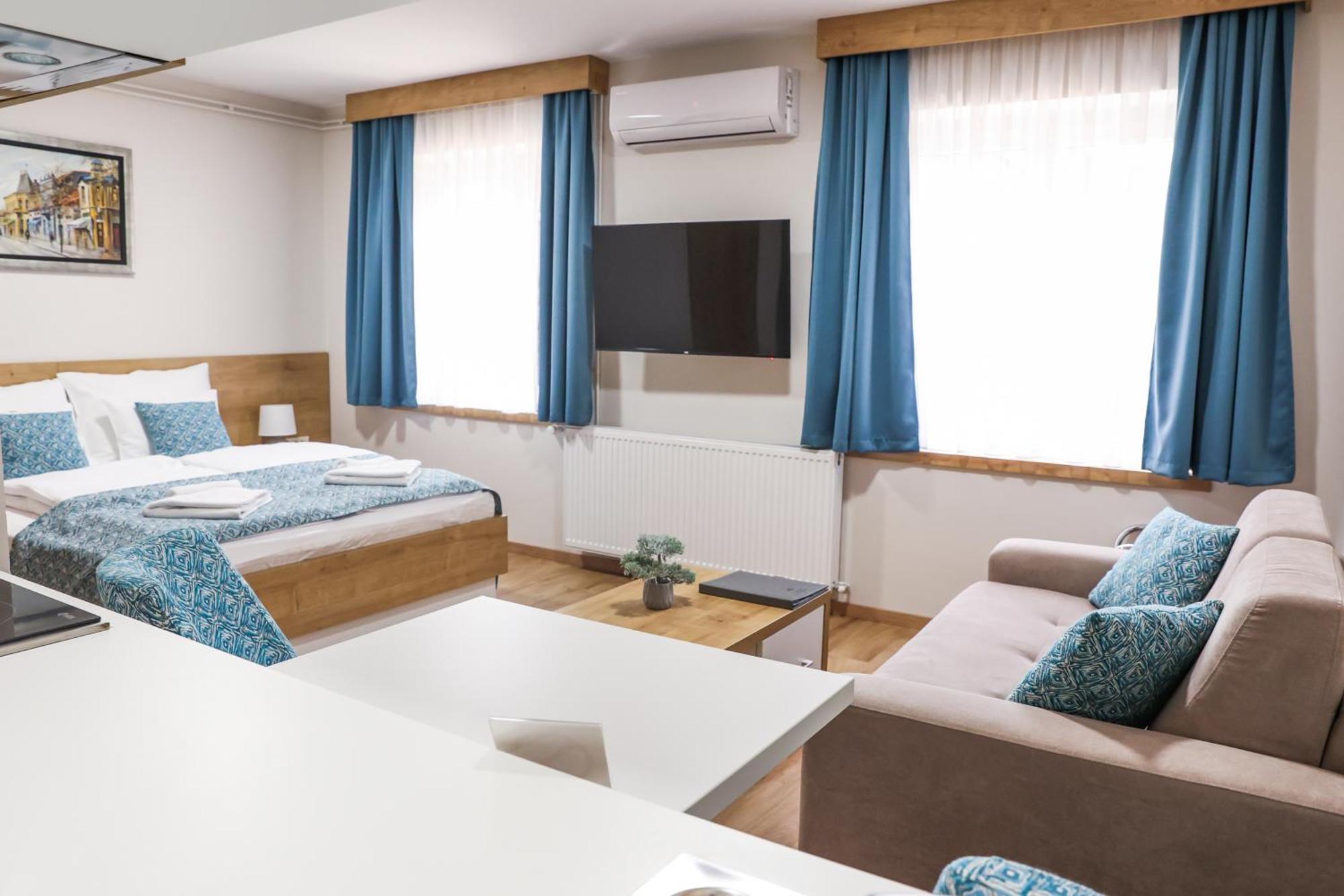 Grand Park Rooms & Apartments Čačak エクステリア 写真